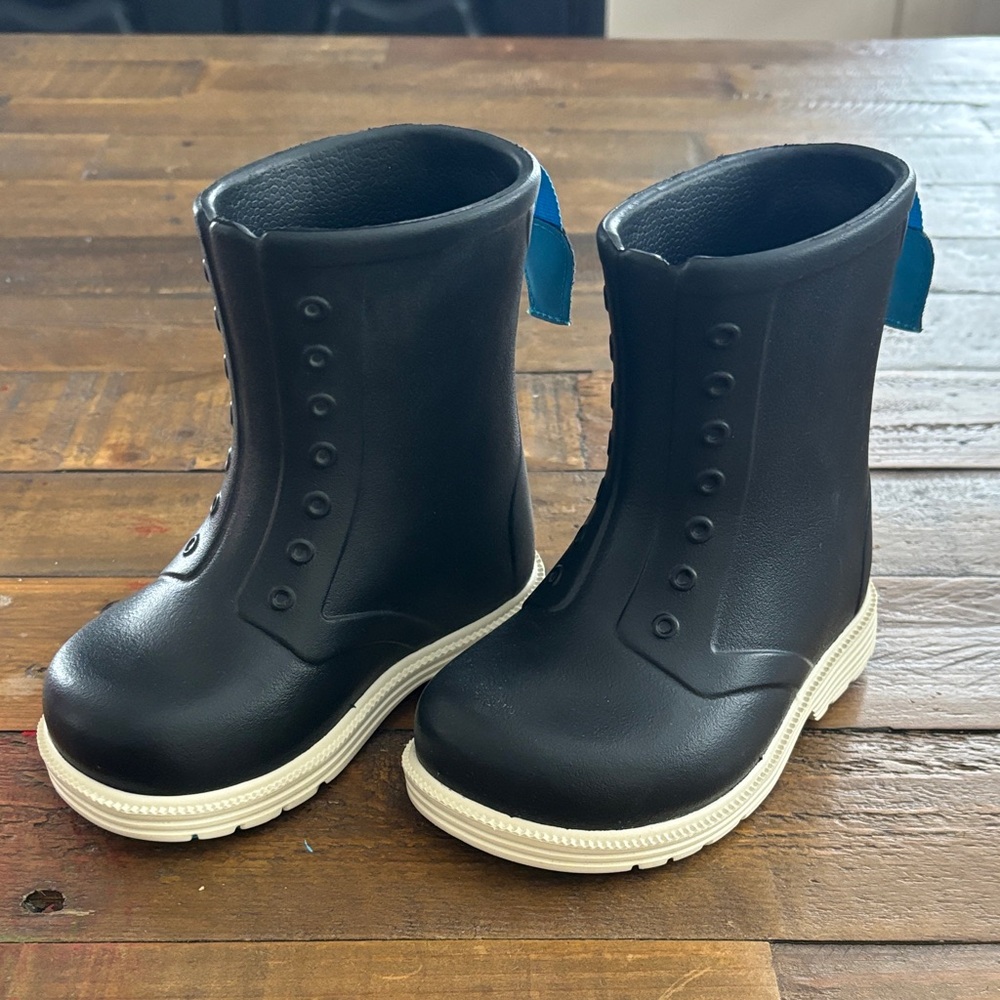 Native Black and White Kids Boots - Picture 3 of 6